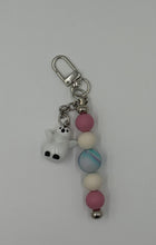 Load image into Gallery viewer, Beaded charm with baby Penguin