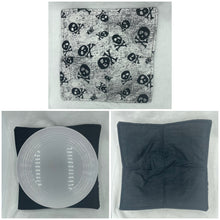 Load image into Gallery viewer, Skull and Crossbones Plate Cozie