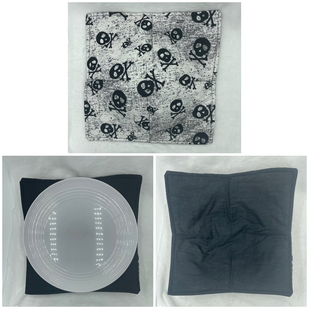 Skull and Crossbones Plate Cozie