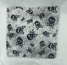 Load image into Gallery viewer, Skull and Crossbones Plate Cozie