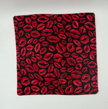 Load image into Gallery viewer, Kisses Boho Plate Cozie