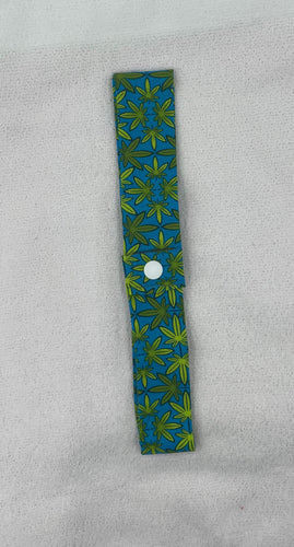 Blue Pot Leaf Collar Cooler with Snap Closure