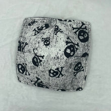 Load image into Gallery viewer, Skull and Crossbones bowl Cozie